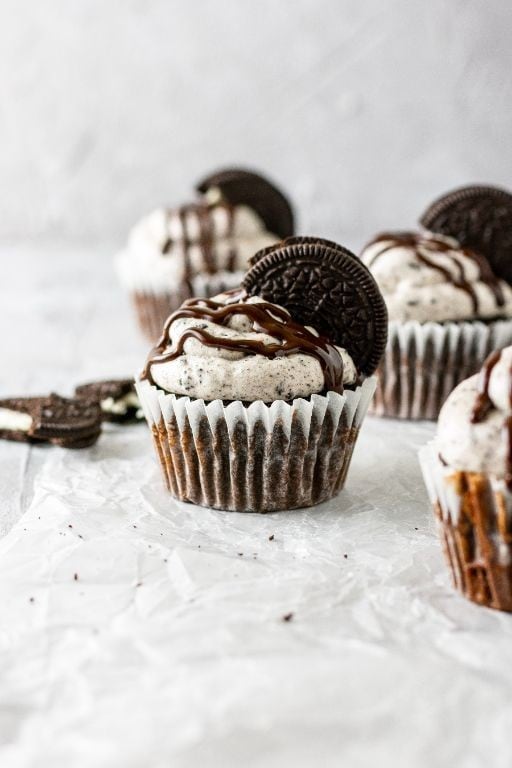 Oreo Cheesecake Cupcakes with Chocolate Drizzle