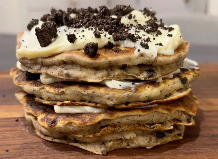 Oreo Cheesecake Pancakes