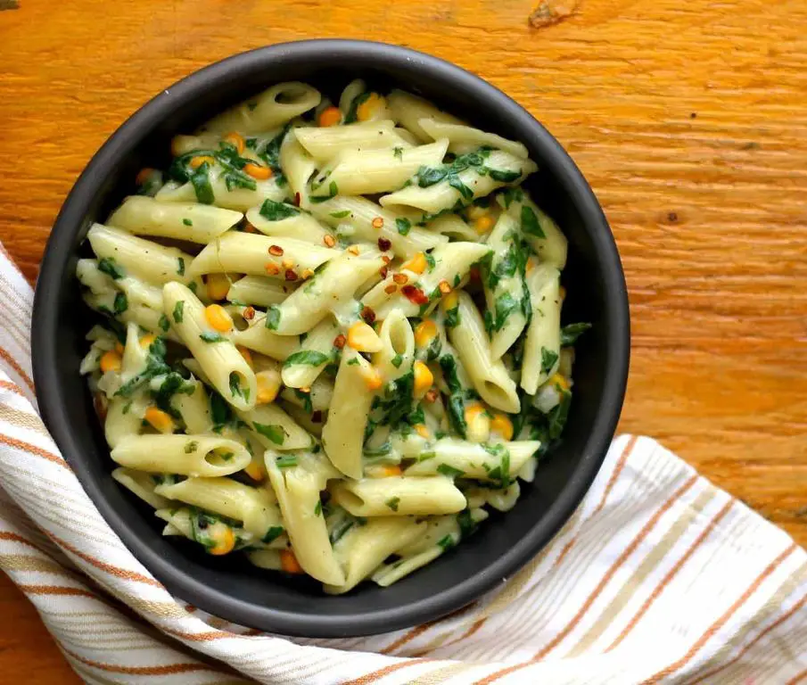Palak Paneer Pasta in White Sauce