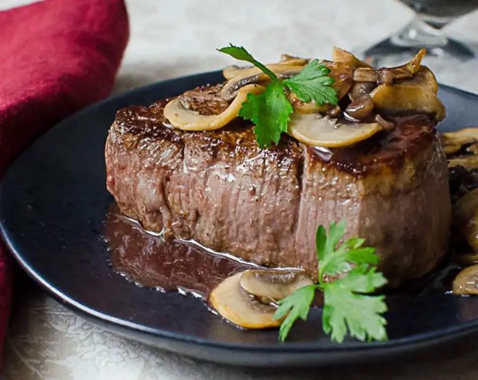 Pan-Seared Filet Mignon with Creamy Bordelaise