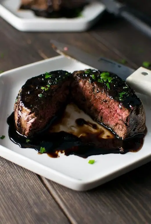 Pan-Seared Filet Mignon with Red Wine Reduction