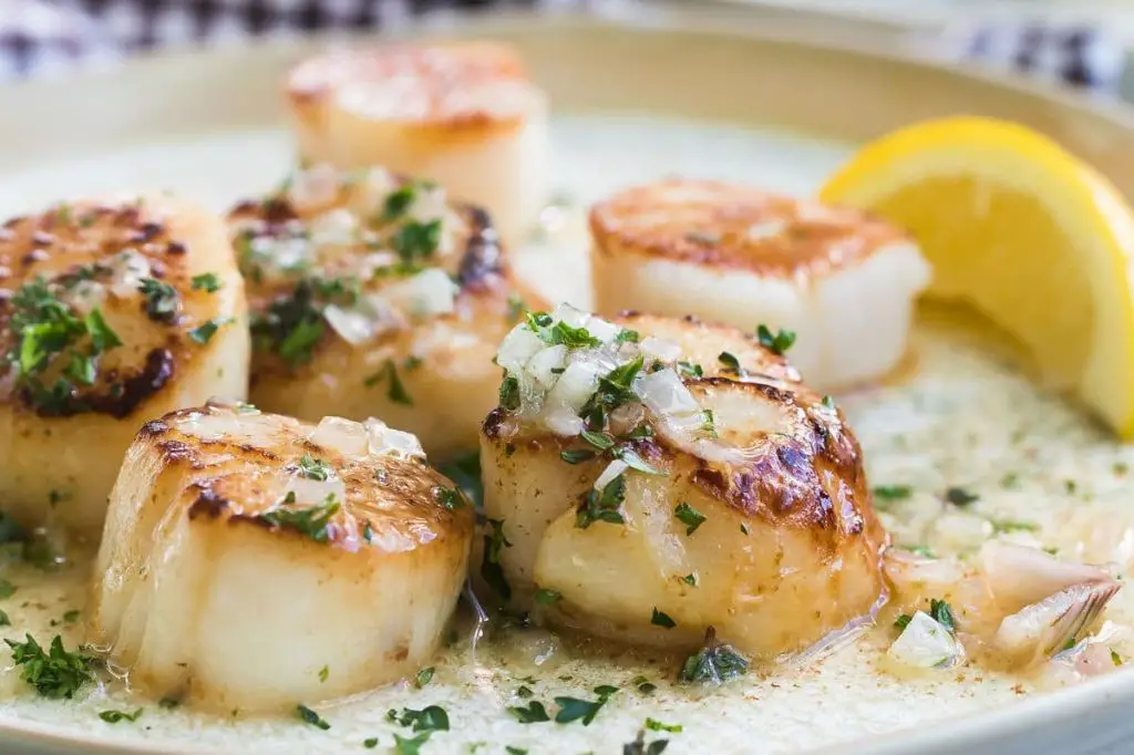 Pan-Seared Scallops with Lemon Butter Sauce