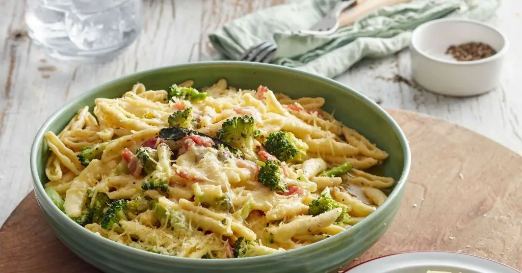 Parmesan Pasta with Broccoli and Bacon