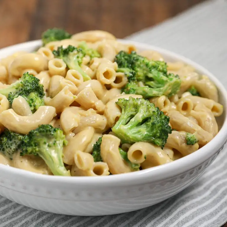 Pasta with Broccoli and Cheddar
