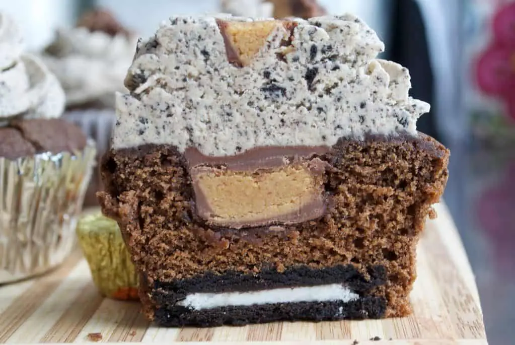 Peanut Butter Oreo Cupcakes with Reese