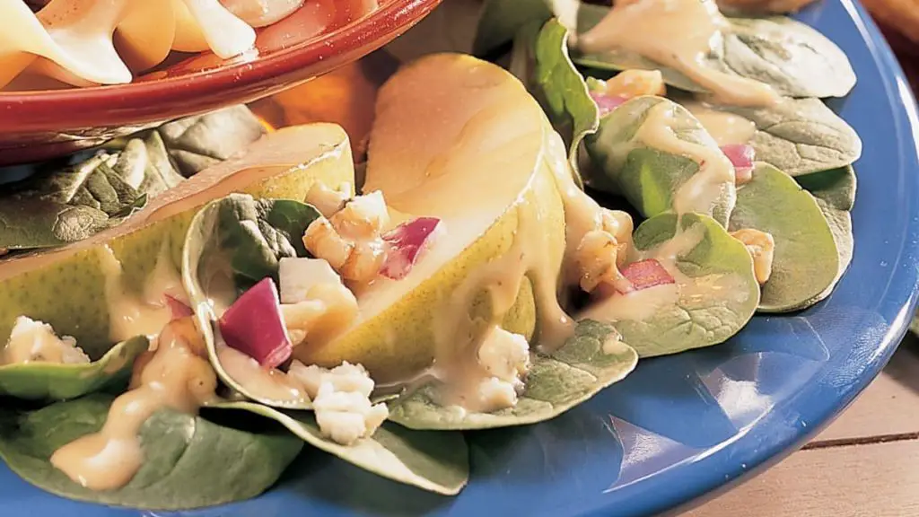 Pear and Spinach Salad with Honey Mustard Dressing