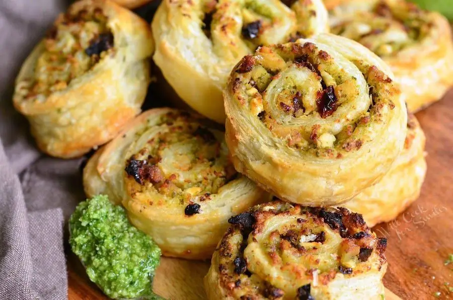 Pesto Chicken and Sun-Dried Tomato Puff Pastry Shells