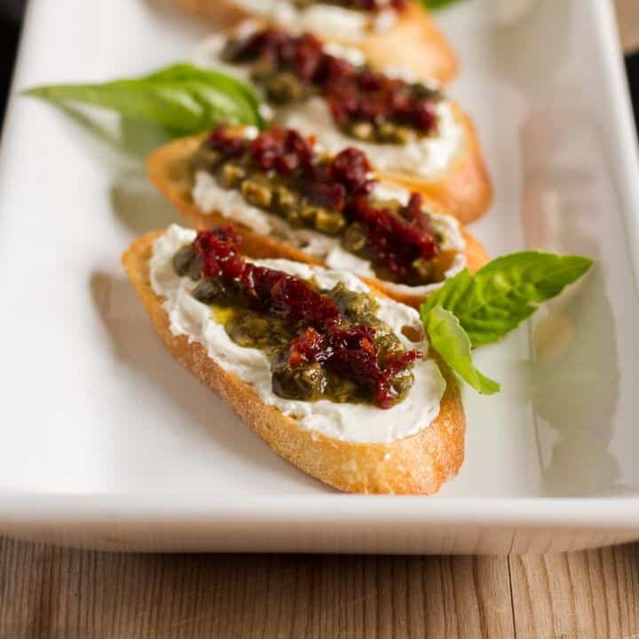 Pesto and Sun-Dried Tomato Bruschetta