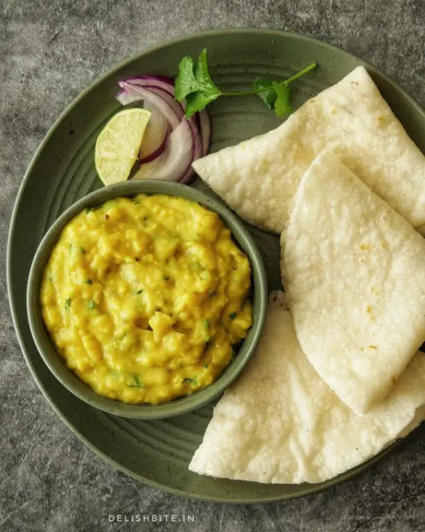 Pithla Bhakri with Onion Salad