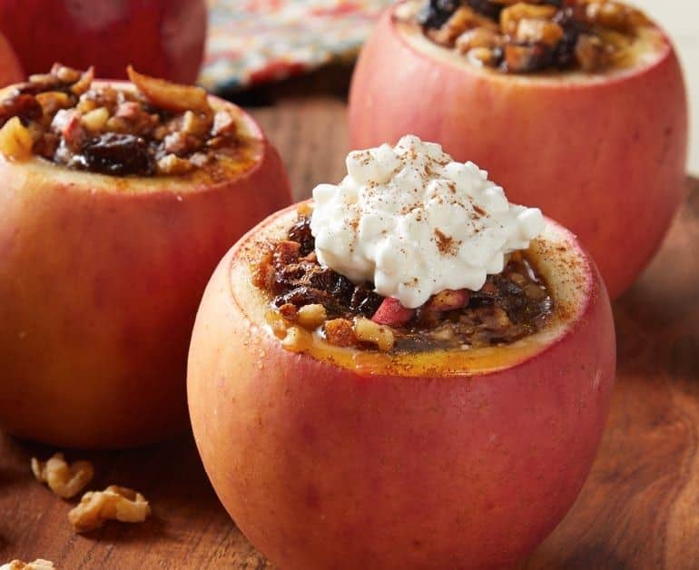 Poached Apples with Cinnamon and Raisins