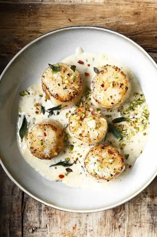 Poached Scallops with White Wine Reduction