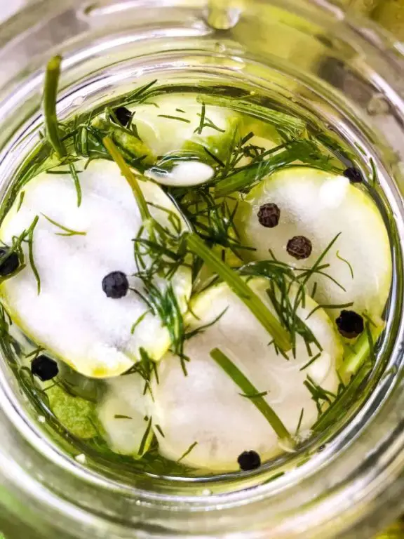 Polish Dill Pickles with Peppercorns