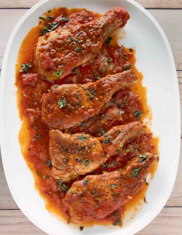 Pork Chops with Tomato Basil Sauce