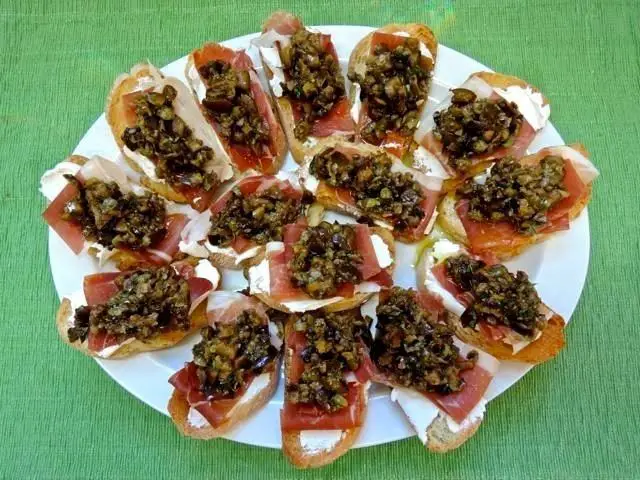 Prosciutto and Olive Tapenade Canapés