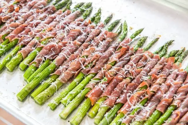 Prosciutto-Wrapped Asparagus Spears