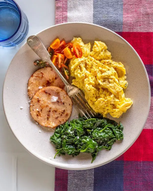 Protein-Packed Scrambled Eggs with Spinach