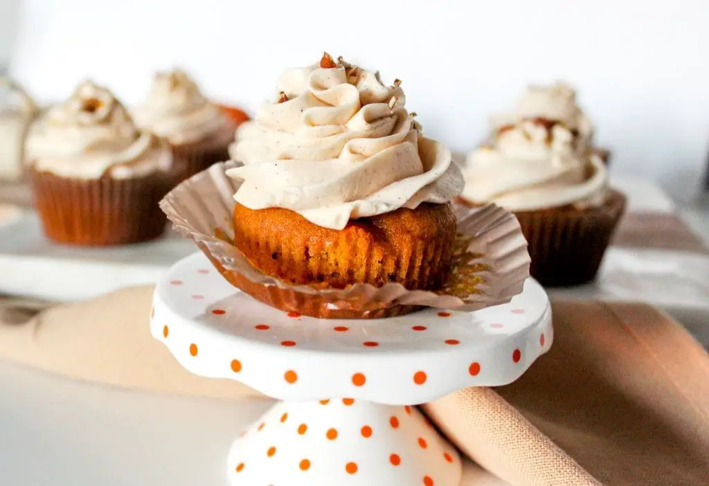 Pumpkin Spice Oreo Cupcakes with Cinnamon Frosting