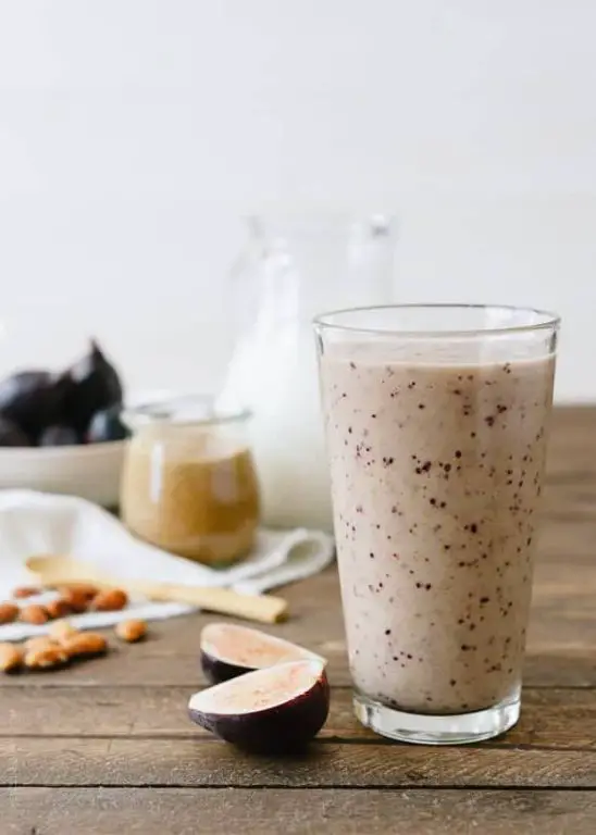 Quick Fig and Almond Butter Smoothie