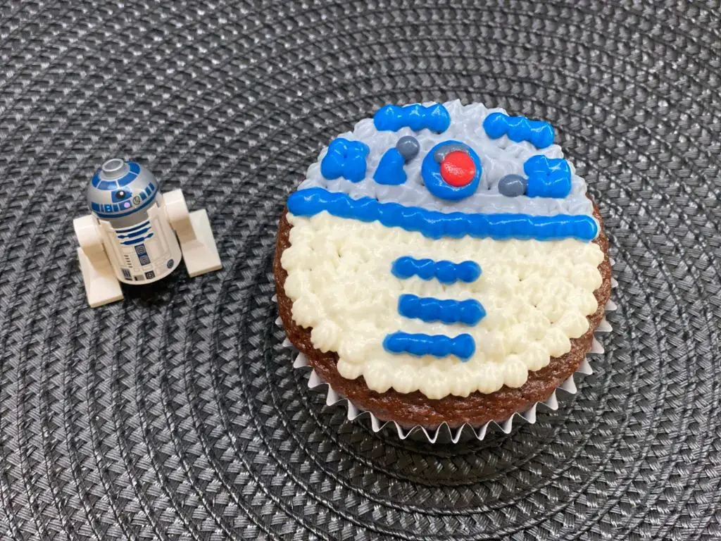 R2-D2 Blue Velvet Cupcakes