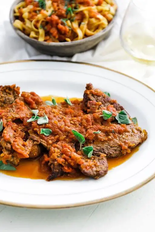Rabbit alla pizzaiola with tomato and oregano