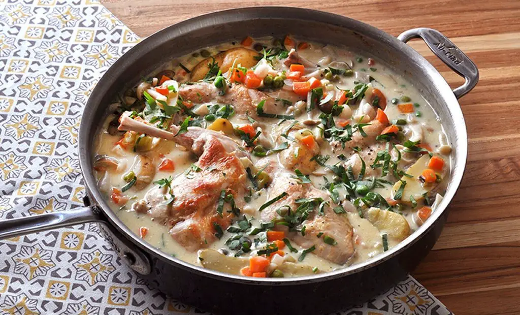 Rabbit in white wine and mushroom sauce