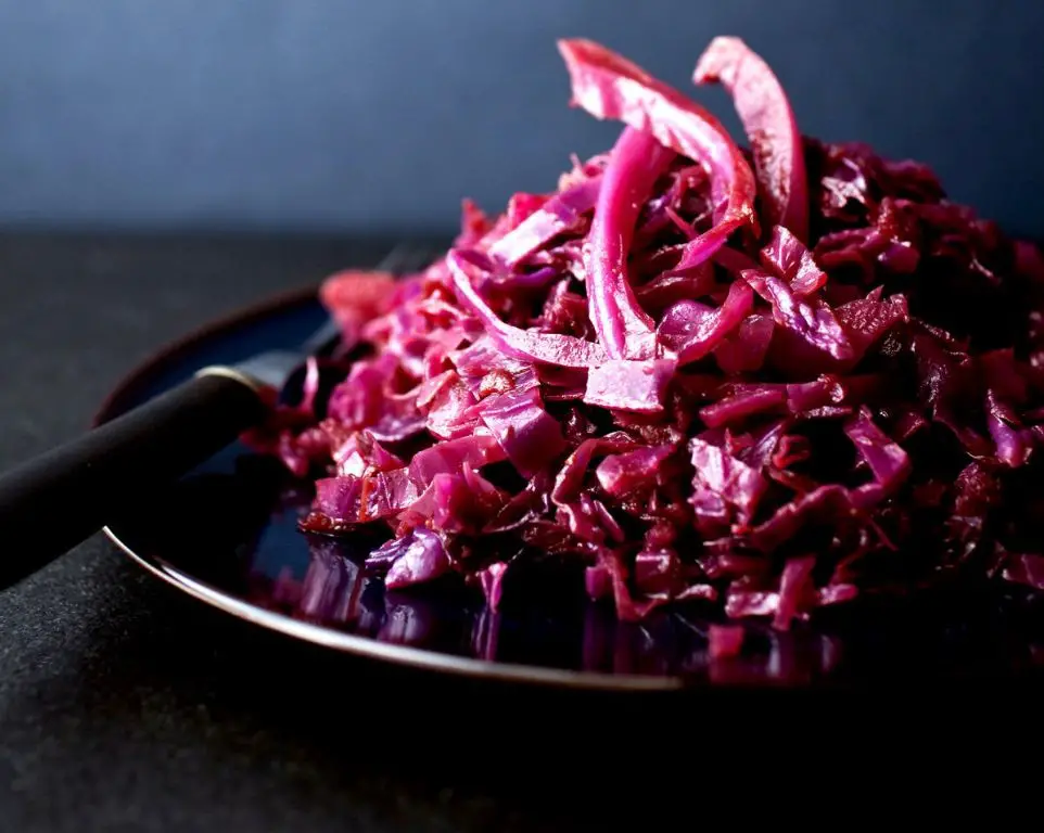 Red Cabbage with Apples