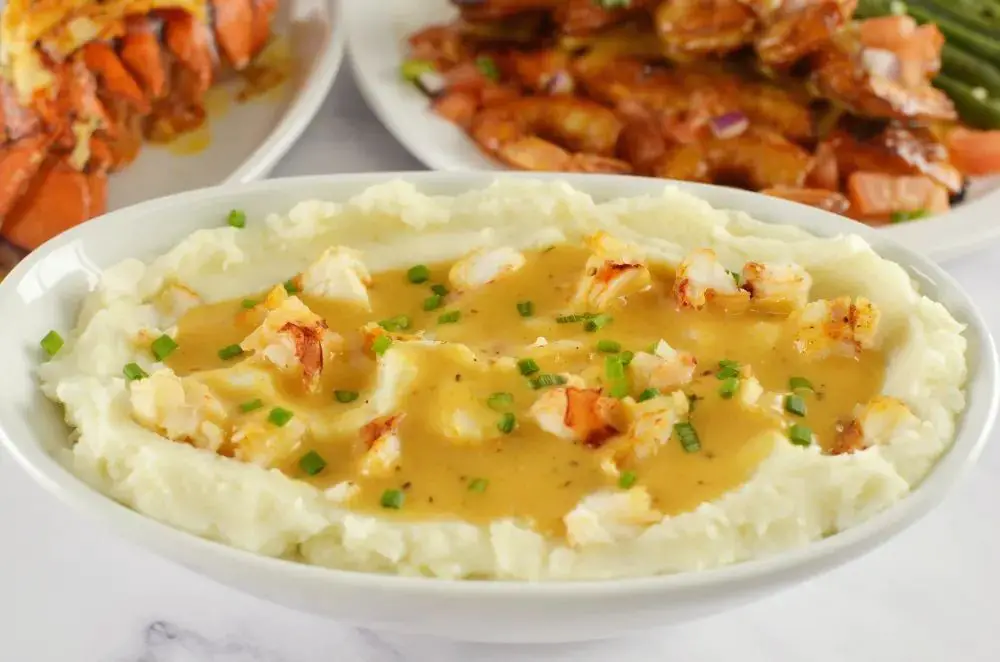 Red Lobster Mashed Potatoes with Shrimp Topping
