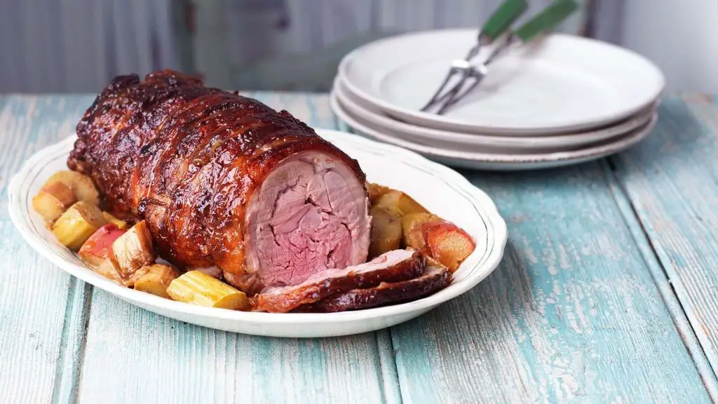 Rhubarb and Garlic Roasted Lamb