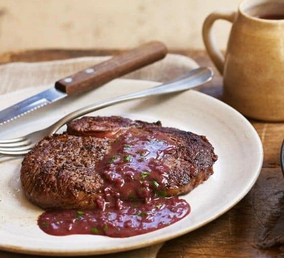 Rich Beef Gravy with Red Wine Reduction