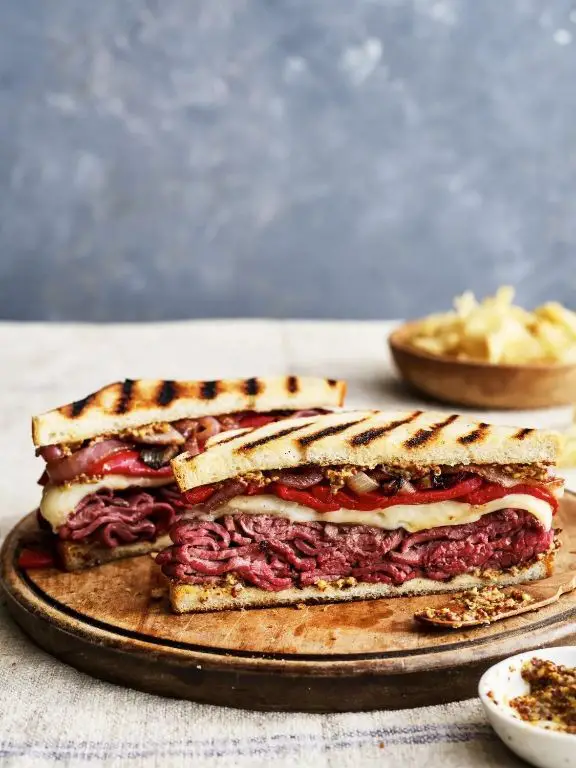 Roast Beef Sandwich with Roasted Red Peppers