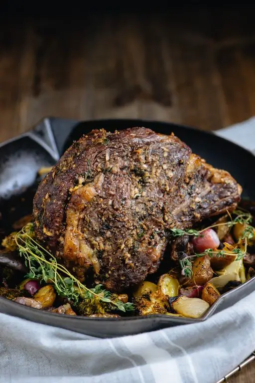 Roasted Garlic and Thyme Beef Rib Roast