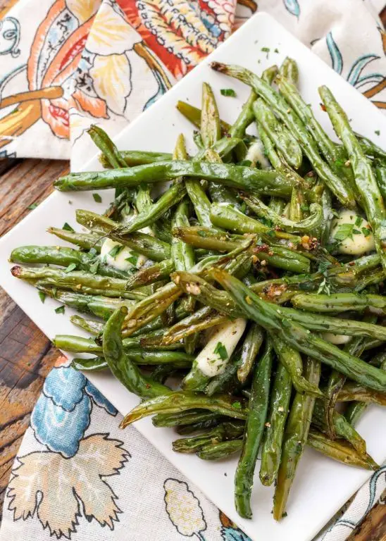 Roasted Green Beans with Garlic and Thyme