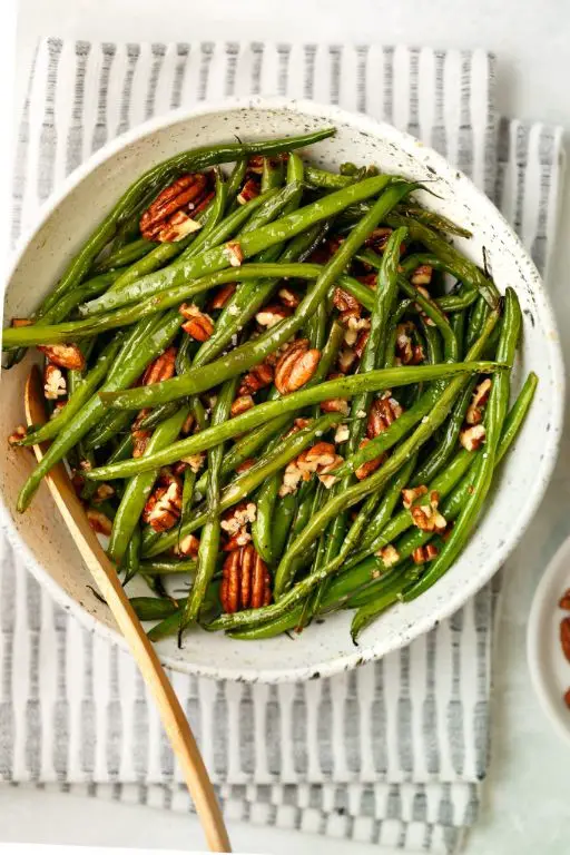 Roasted Green Beans with Toasted Pecans