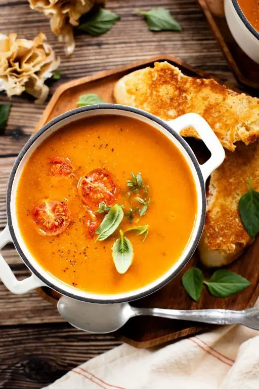 Roasted Tomato and Garlic Soup