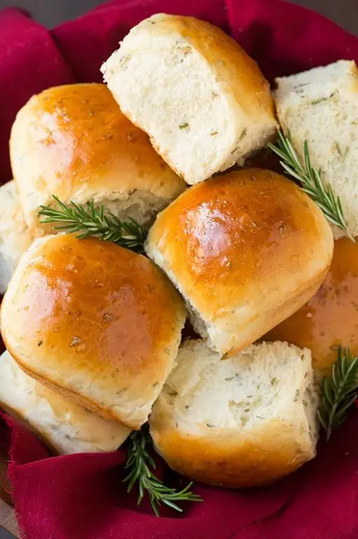 Rosemary Olive Oil Dinner Rolls