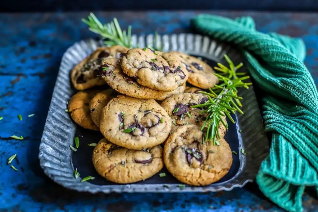 Rosemary and Olive Oil Rye Chips