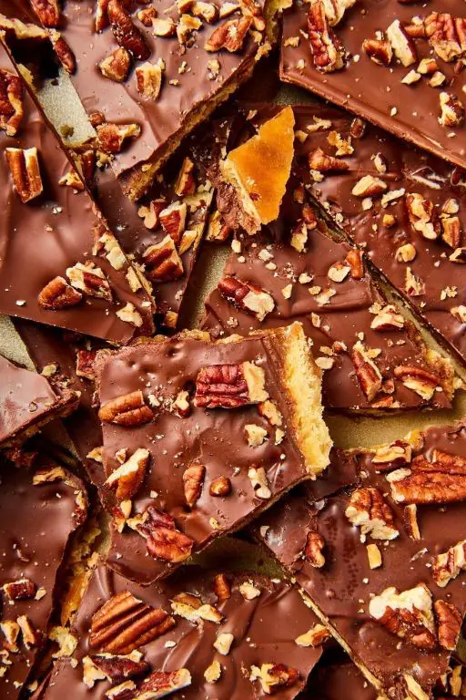 Saltine Cracker Caramel Clusters