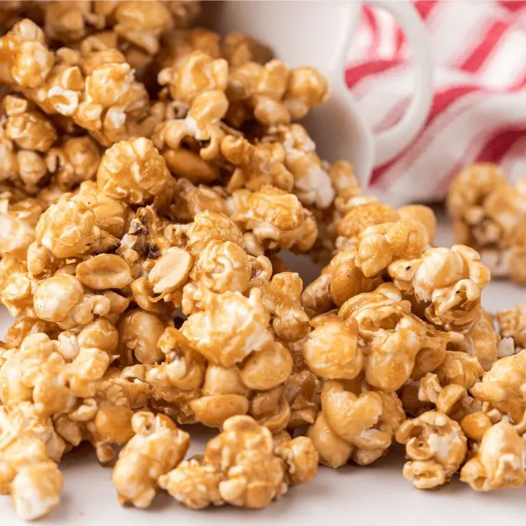 Saltine Cracker Caramel Popcorn
