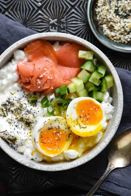 Savory Cottage Cheese and Oatmeal Bowl