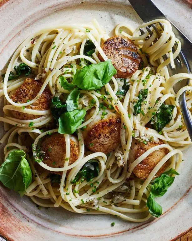 Scallop Pasta with Roasted Garlic