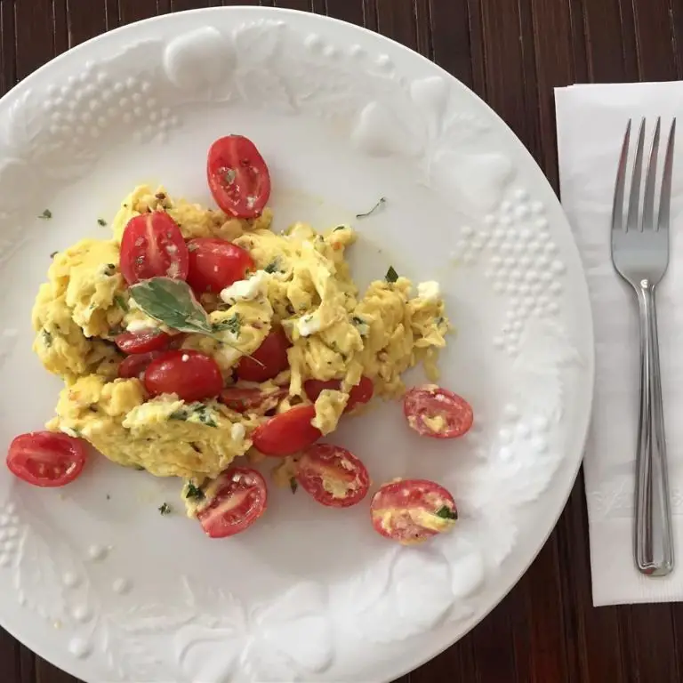 Scrambled Eggs with Cherry Tomatoes