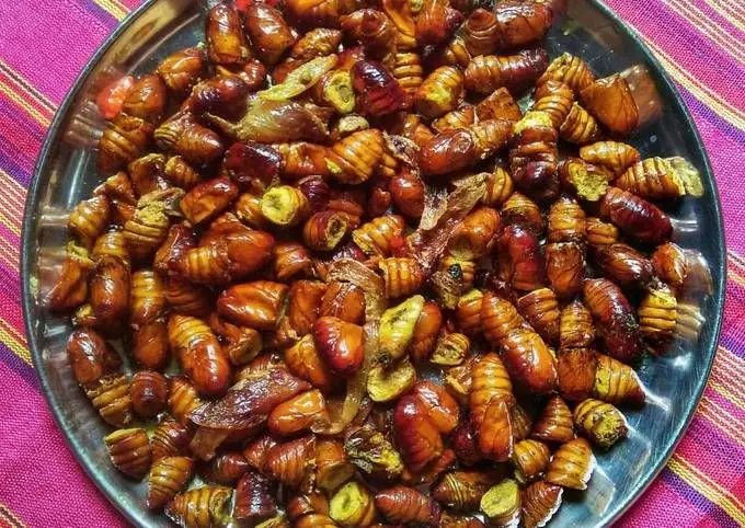 Silkworm Pupae Stir-Fry with Vegetables