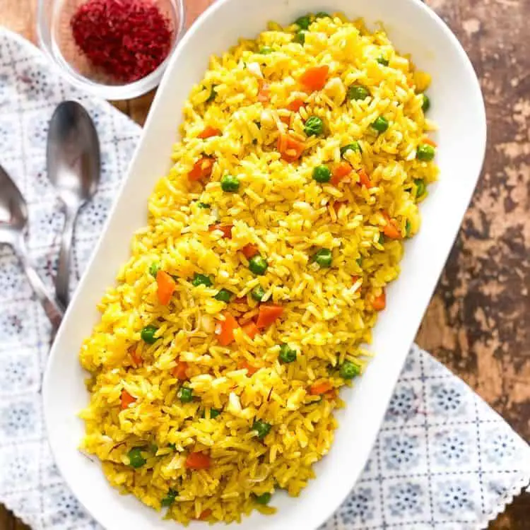 Simple Spanish Rice with Saffron and Garlic