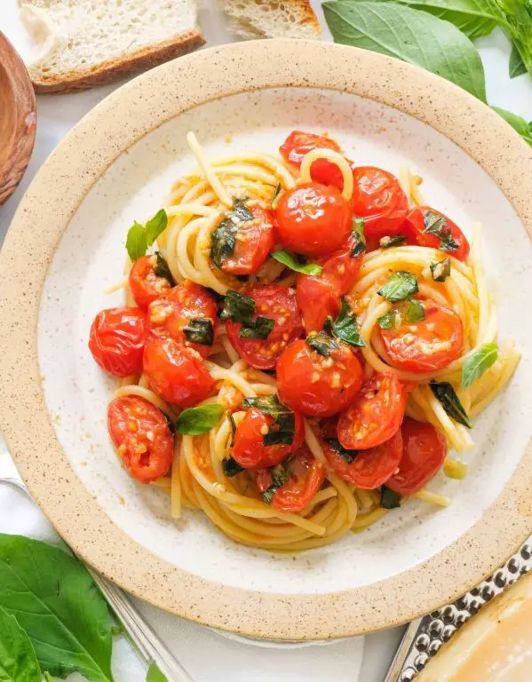 Simple Tomato Basil Pasta