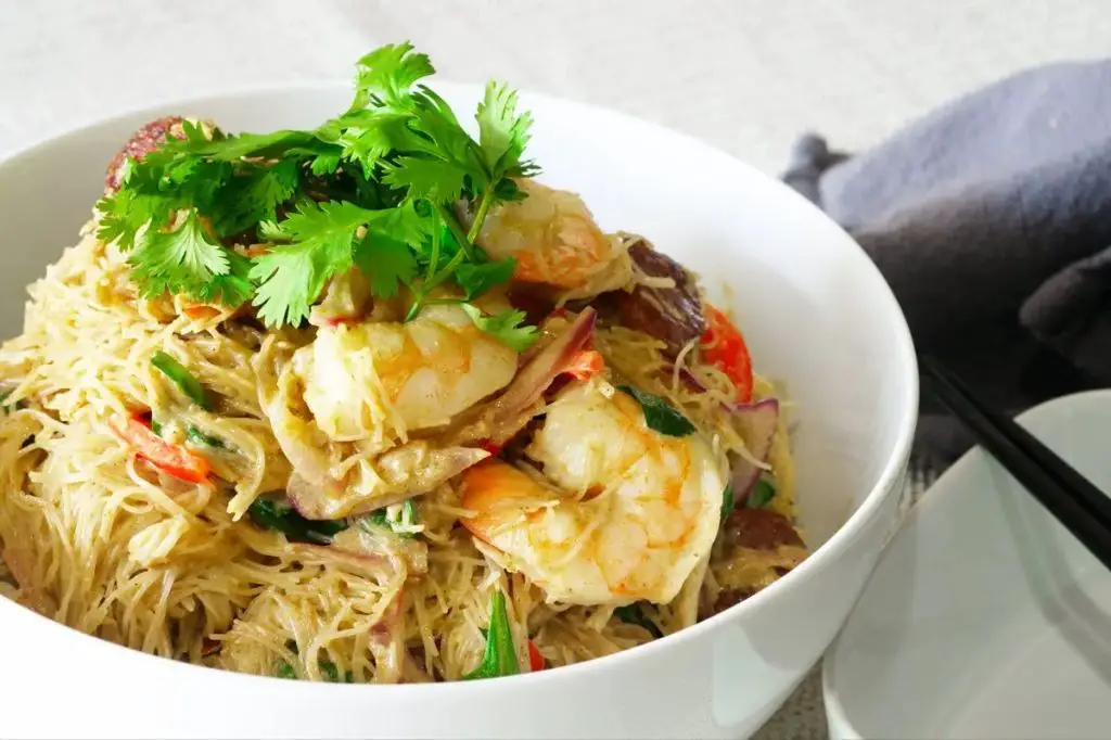 Singapore Noodles with Curry Powder and Coconut Milk
