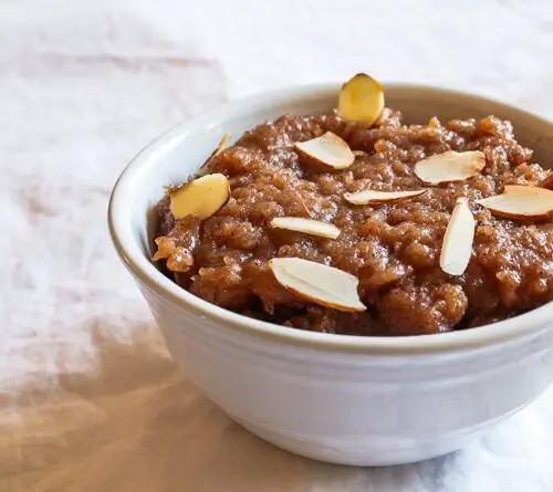 Singhare Ka Halwa with Cardamom
