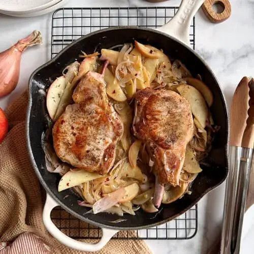 Skillet Pork Chops with Sautéed Apples