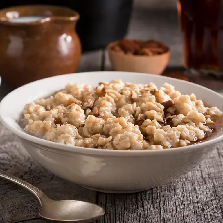 Skinny Syrup Oatmeal with Cinnamon