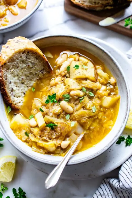 Slow Cooker Cabbage and White Bean Soup