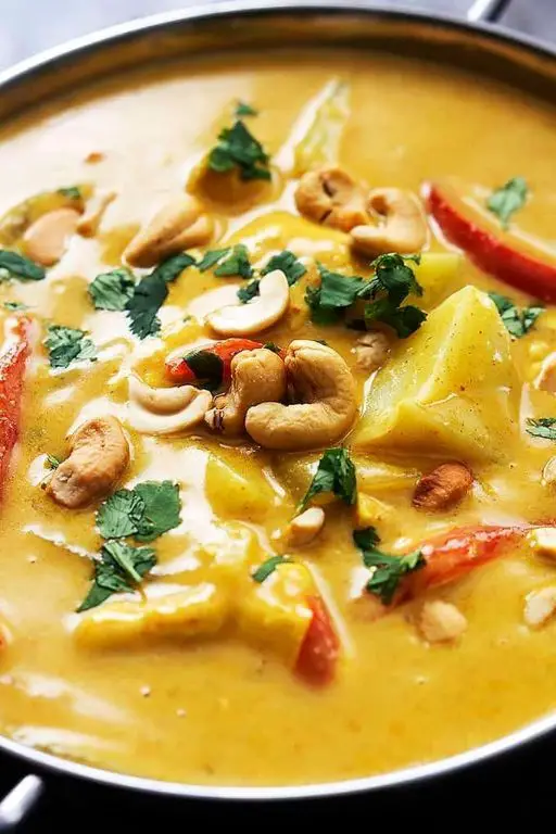 Slow Cooker Cashew Chicken Curry